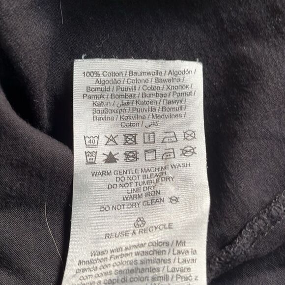 T-shirt / Size M - Picture 6 of 6